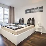 Deluxe Centre/milaneo